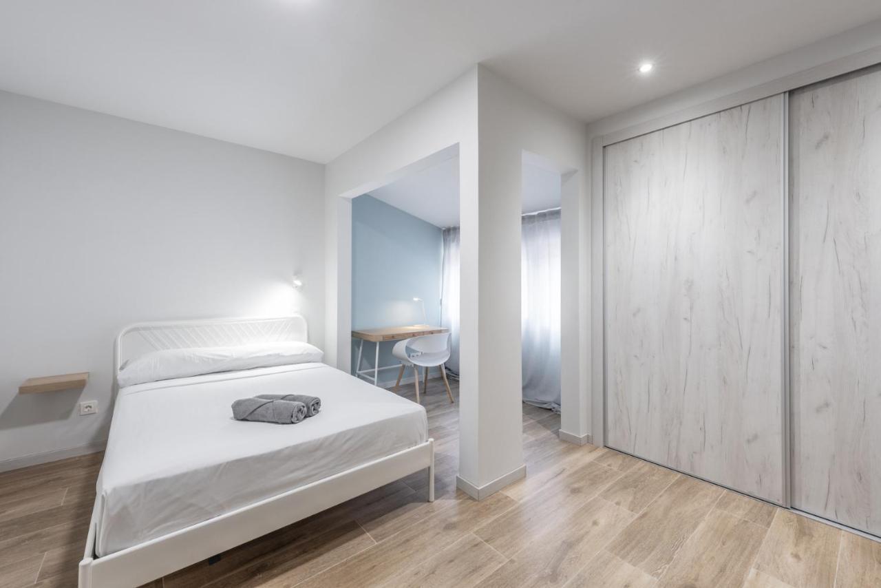 Room Urban Barajas 5 *